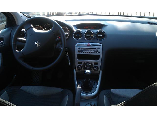 Peugeot  2010 Москва 